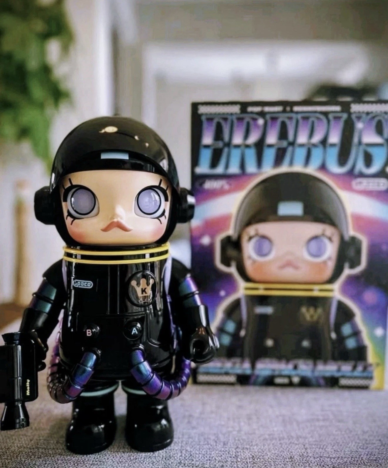 Authentic MEGA Space Molly Erebus 400% (Sealed) Limited edition Authentic!