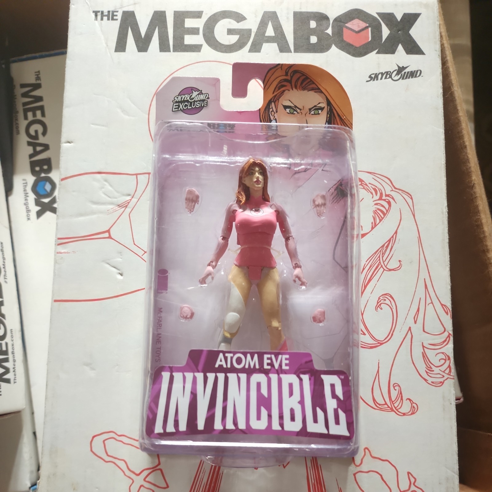 2018 McFarlane Toys SkyBound Exclusive Invincible Atom Eve Figure NEW Megabox