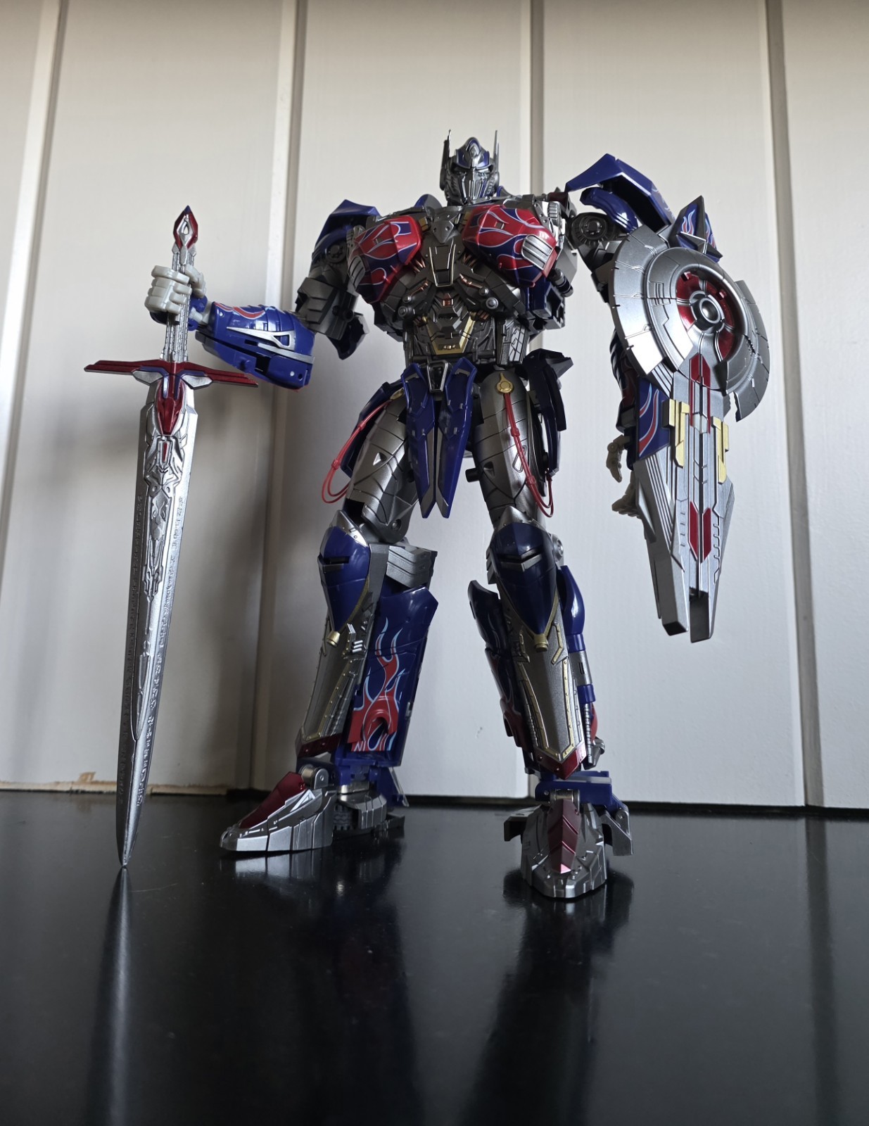 Unique Toys Challenger UTR-02 Optimus Prime – Reissue Version (New Head)