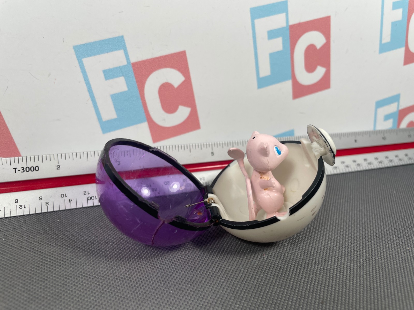 2000 Pokemon Basic Fun Mew Figure & Master Pokeball Retro Vintage RARE