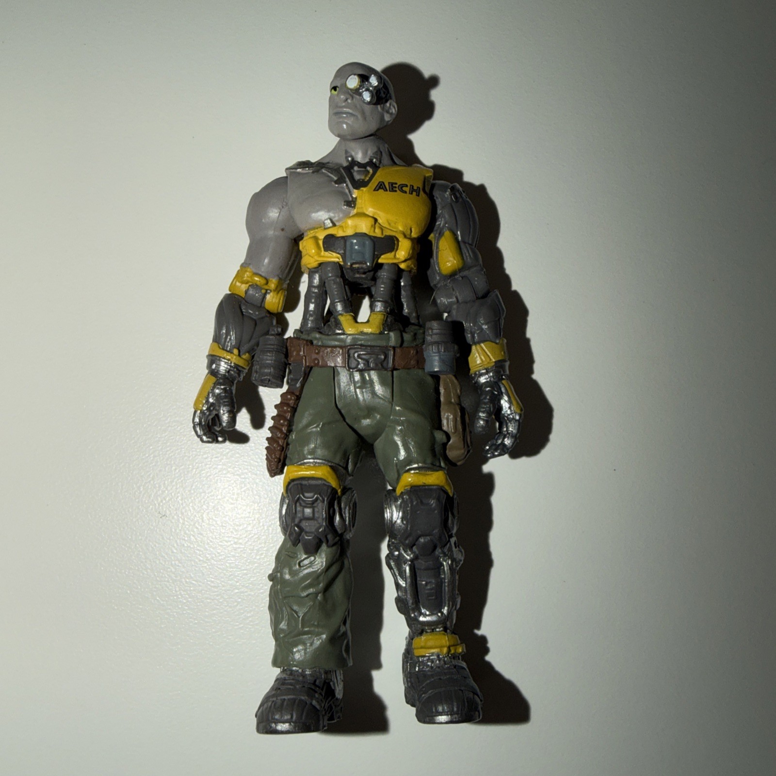 READY PLAYER ONE AECH 4” ACTION FIGURE PLASTIC TOY (PRE-OWNED)
