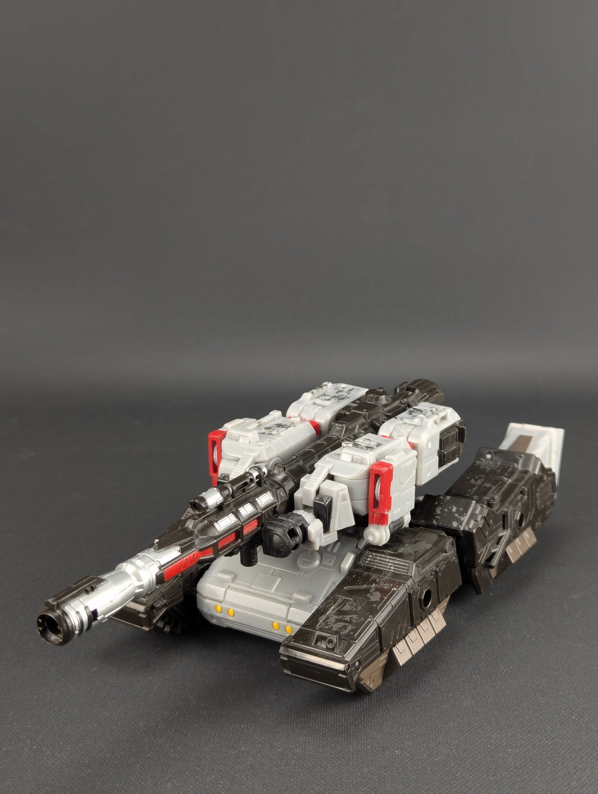 Transformers Siege Megatron complete Hasbro WFC Generations Voyager