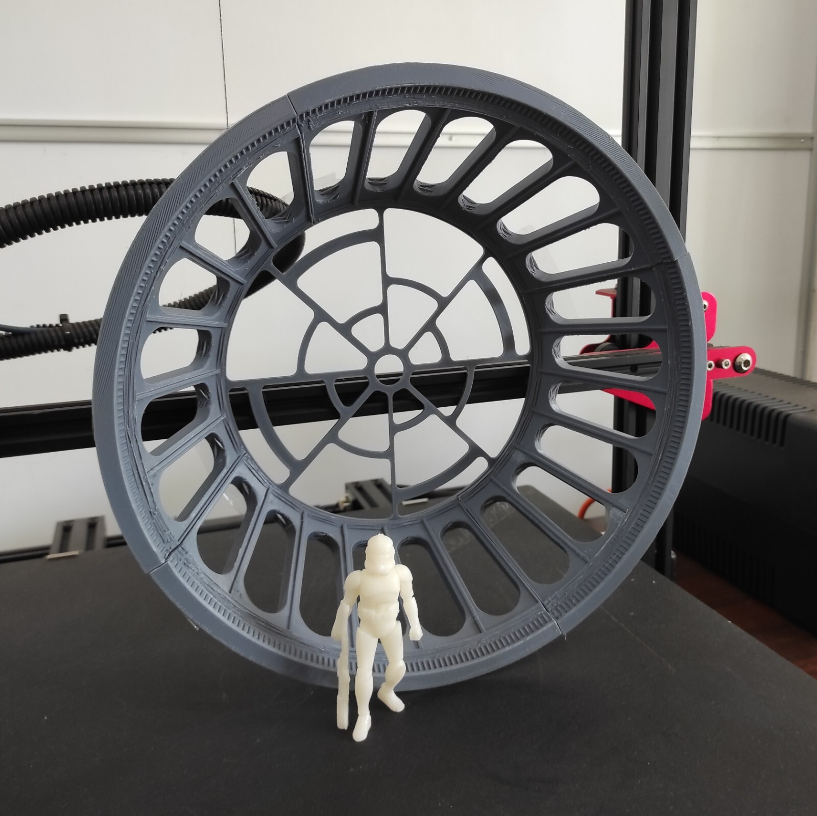 Emperor&rsquo;s Throne Room Round Window for 3.75 in (1:18) Figures Diorama