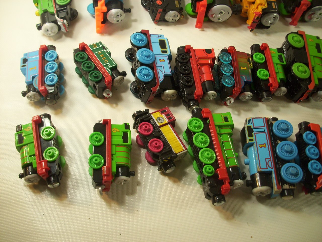Thomas the tank train & Friends plastic die cast trackmaster 29 pc toy lot