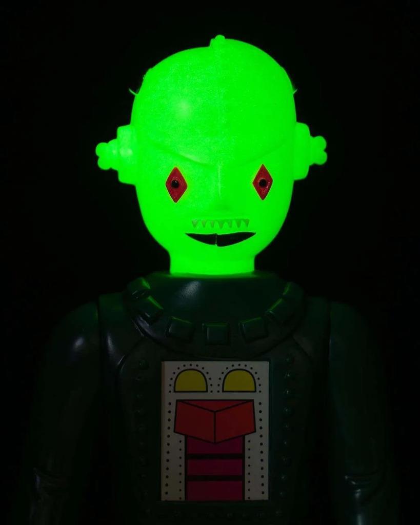 SKULLWORLD NEUTRON (WITH GID HEAD) SOFUBI SOFT VINYL TOY KAIJU FIGURE SKULLMARK