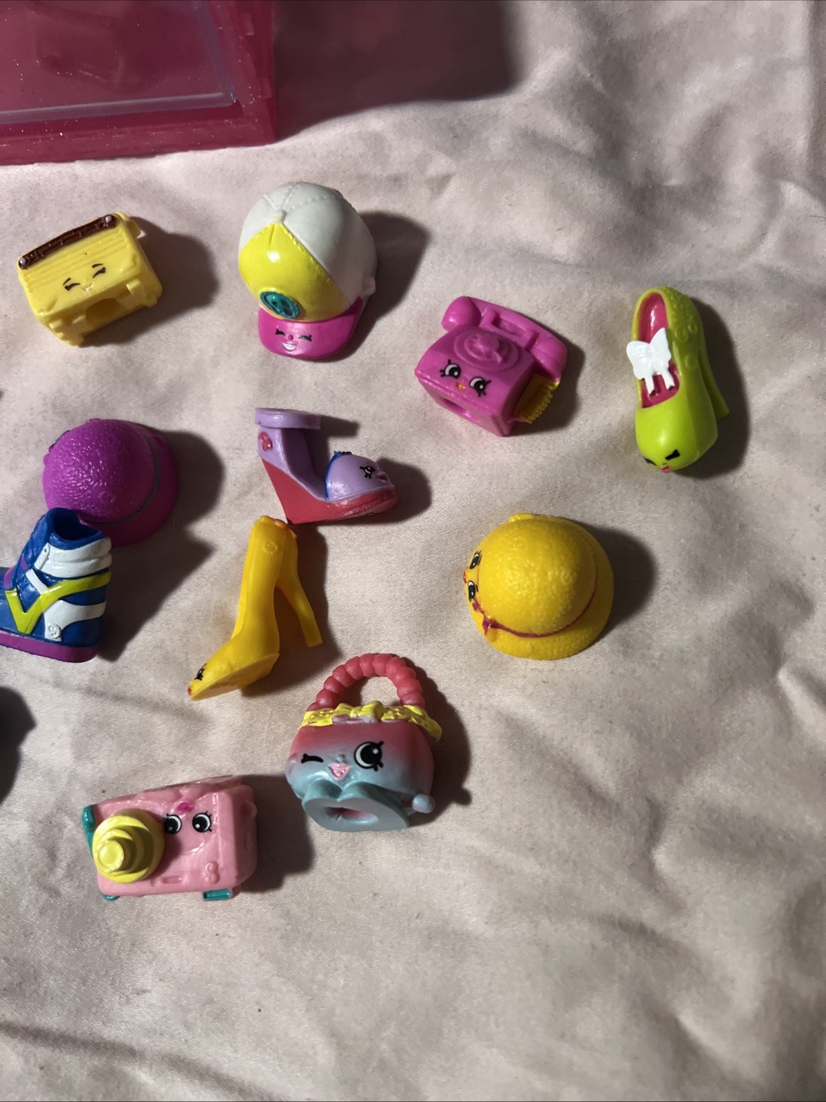 shopkins accessories, featuring different seasons and various accessories 18 Pcs