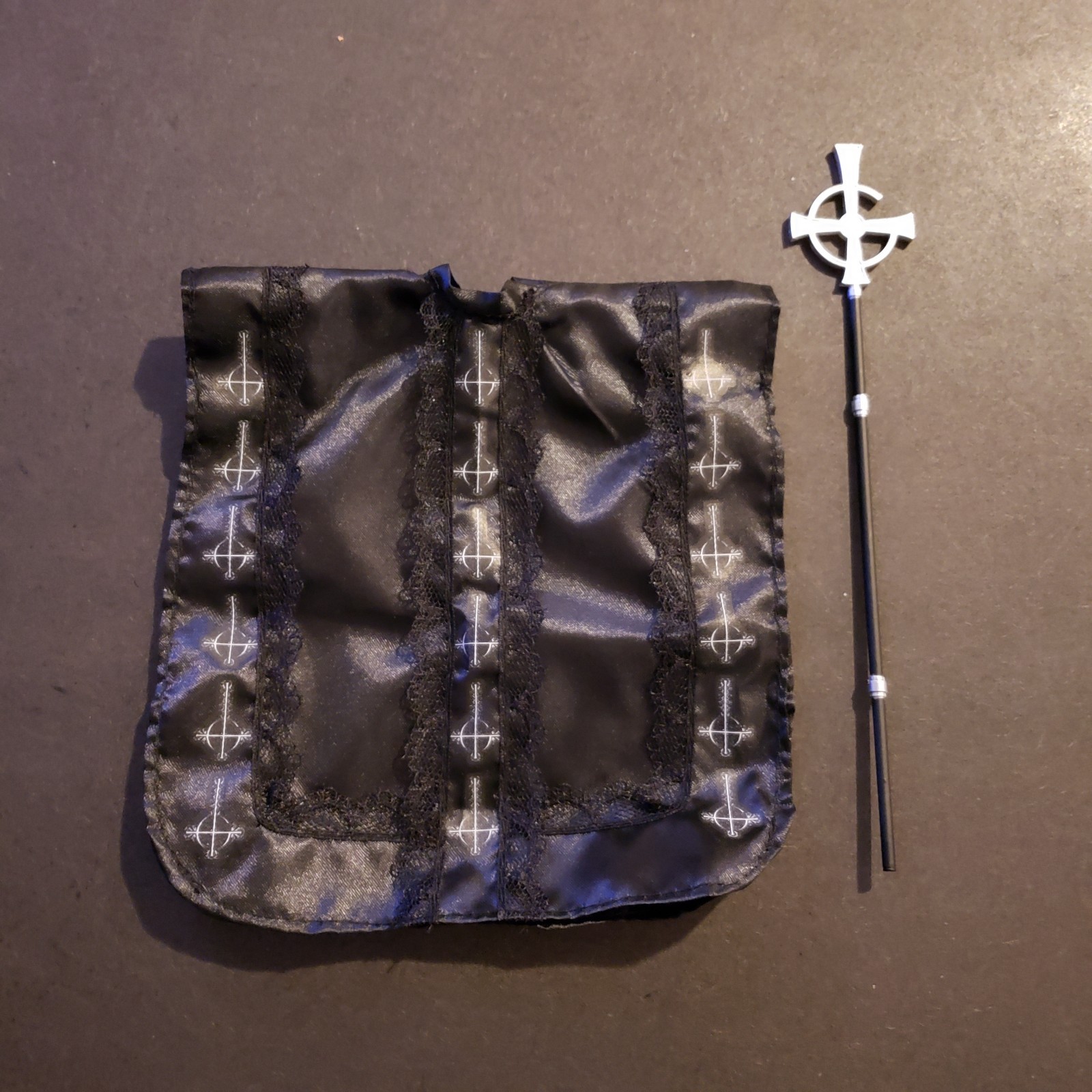 Super7 Ghost Papa Emeritus II Cloth Robe & Grucifix Fodder 7in 1/10 Scale New