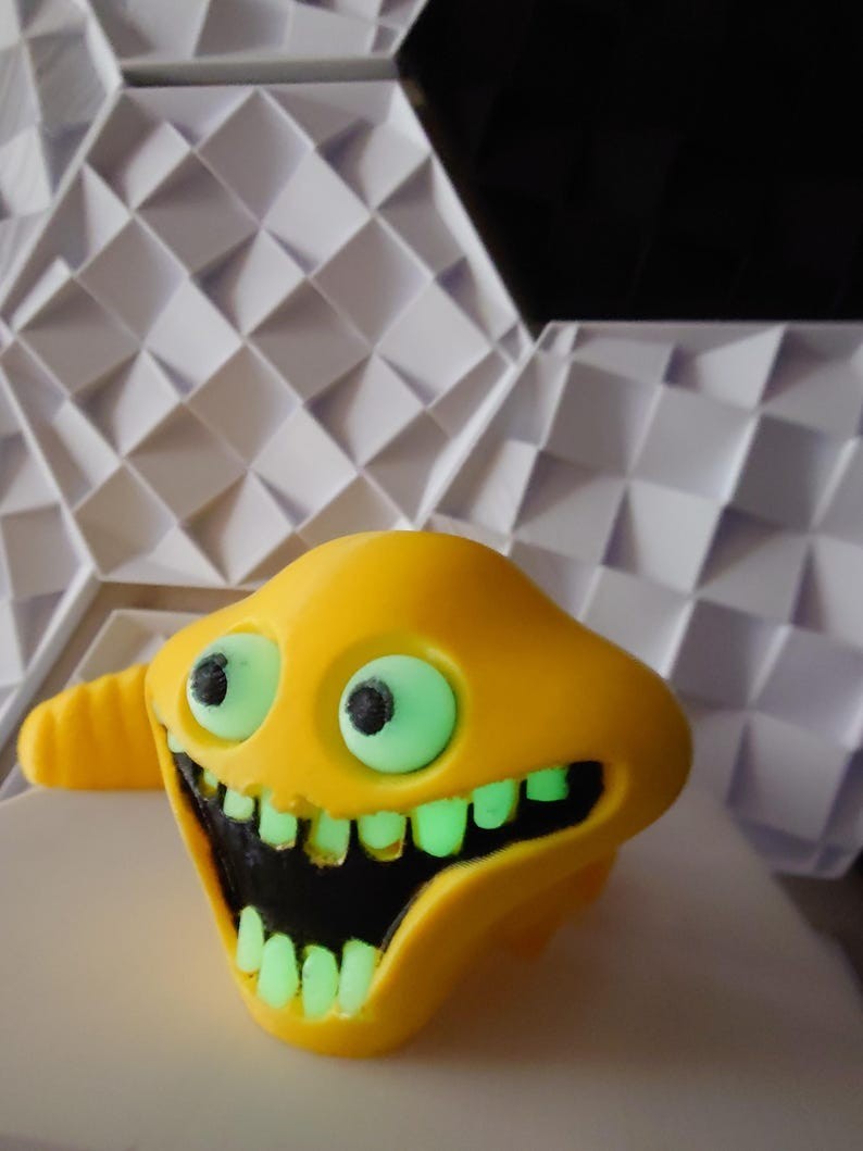 Hungry Worm – glow in the dark
