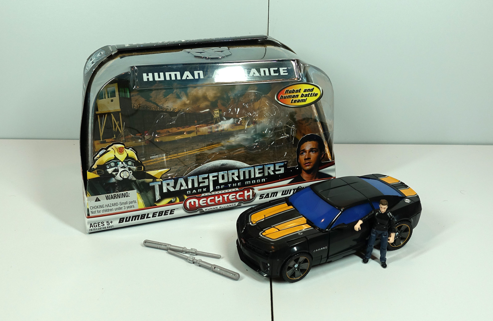 2011 Hasbro Transformers Dark of The Moon Human Alliance Bumblebee/sam Witwicky