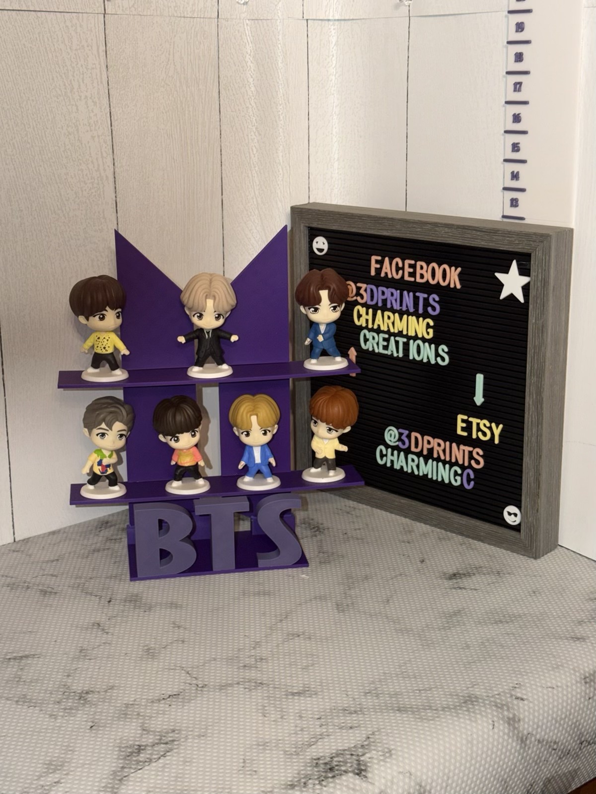 CUSTOM LISTING FOR michelle51771: Custom-Made Throwback Display Stand