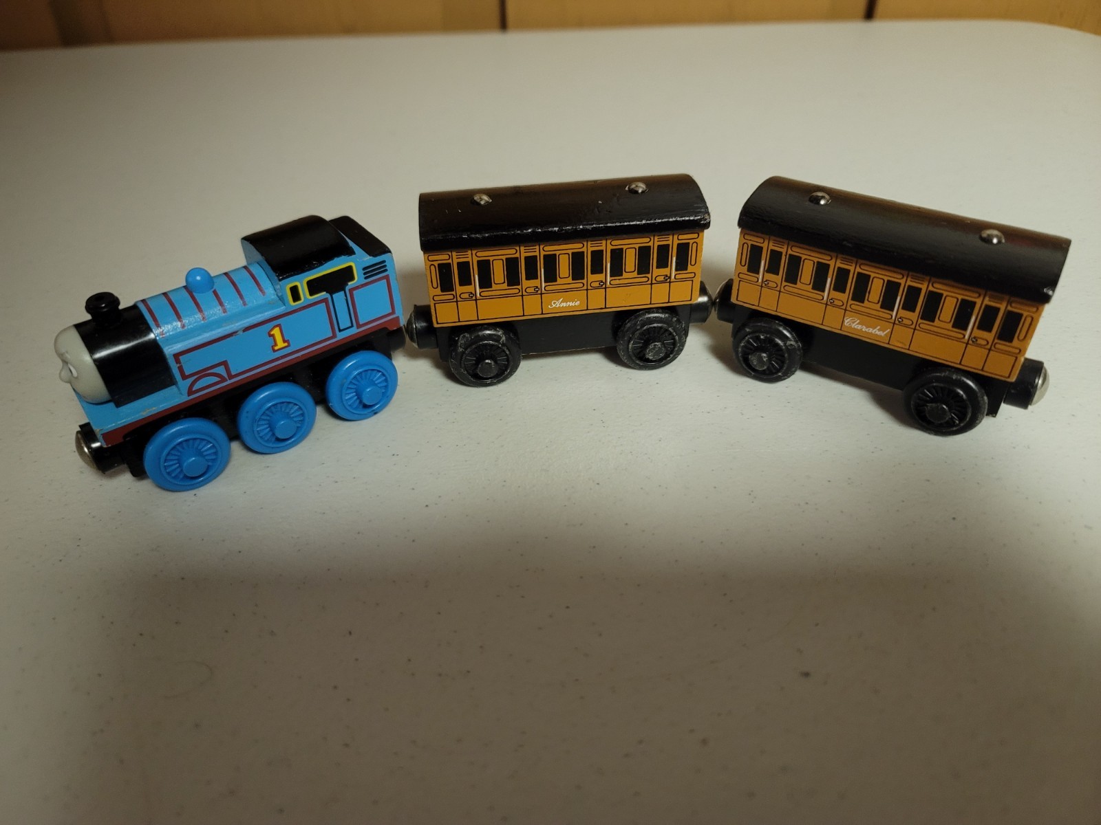 Thomas Wooden Railway Thomas Annie & Clarabel Trains TOMY Version 2011 GUC