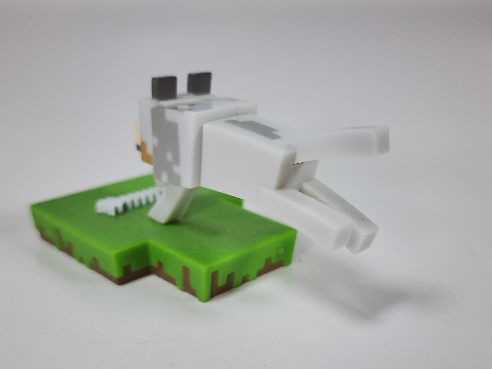 Minecraft Mojang Action Figure 3&Prime; Gray Wolf Dog Running To Bone Jinx