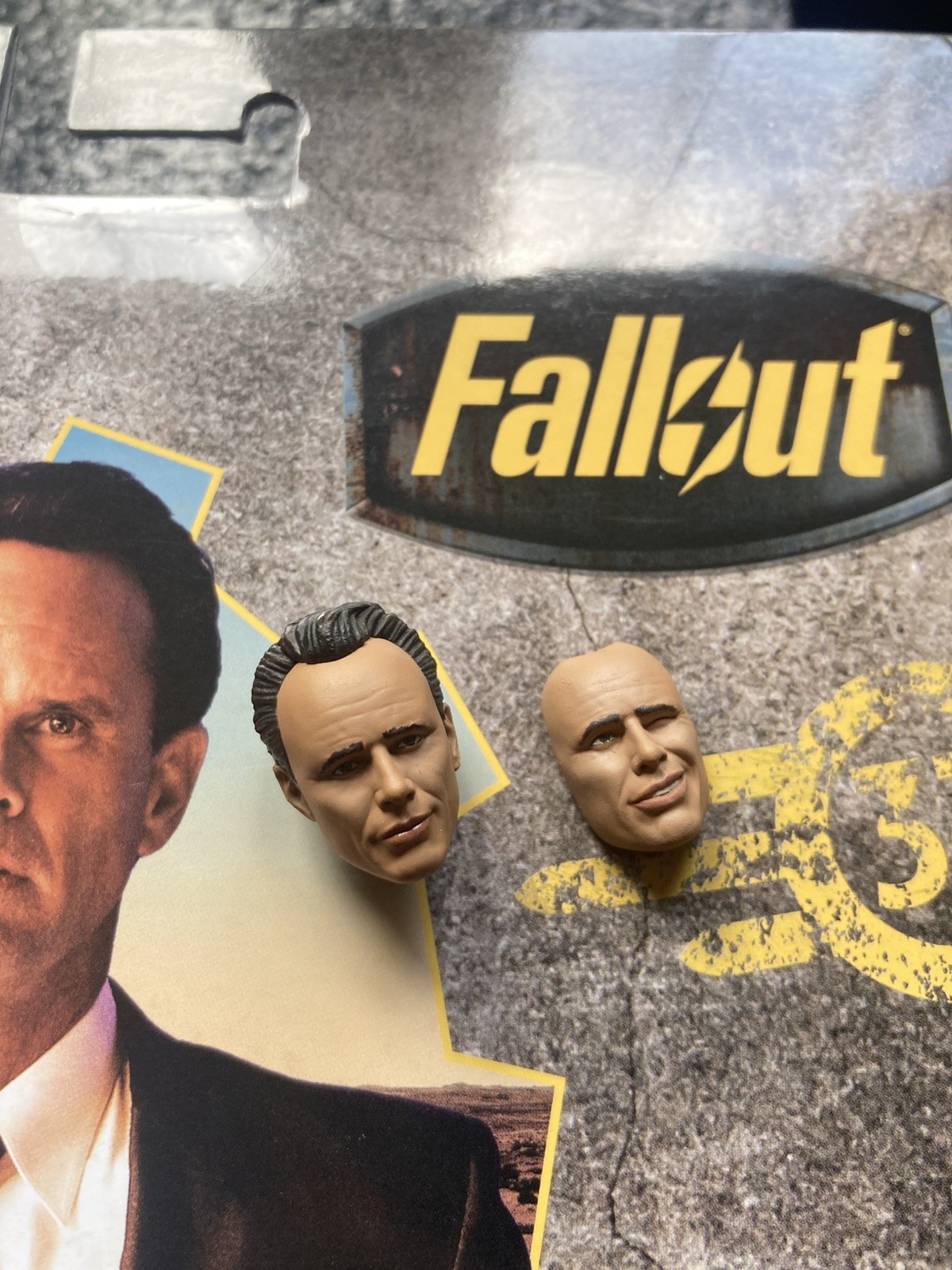 McFarlane Fallout COOPER HOWARD HEAD SCULPT w/Faceplate 7&Prime; Scale Red Platinum!!