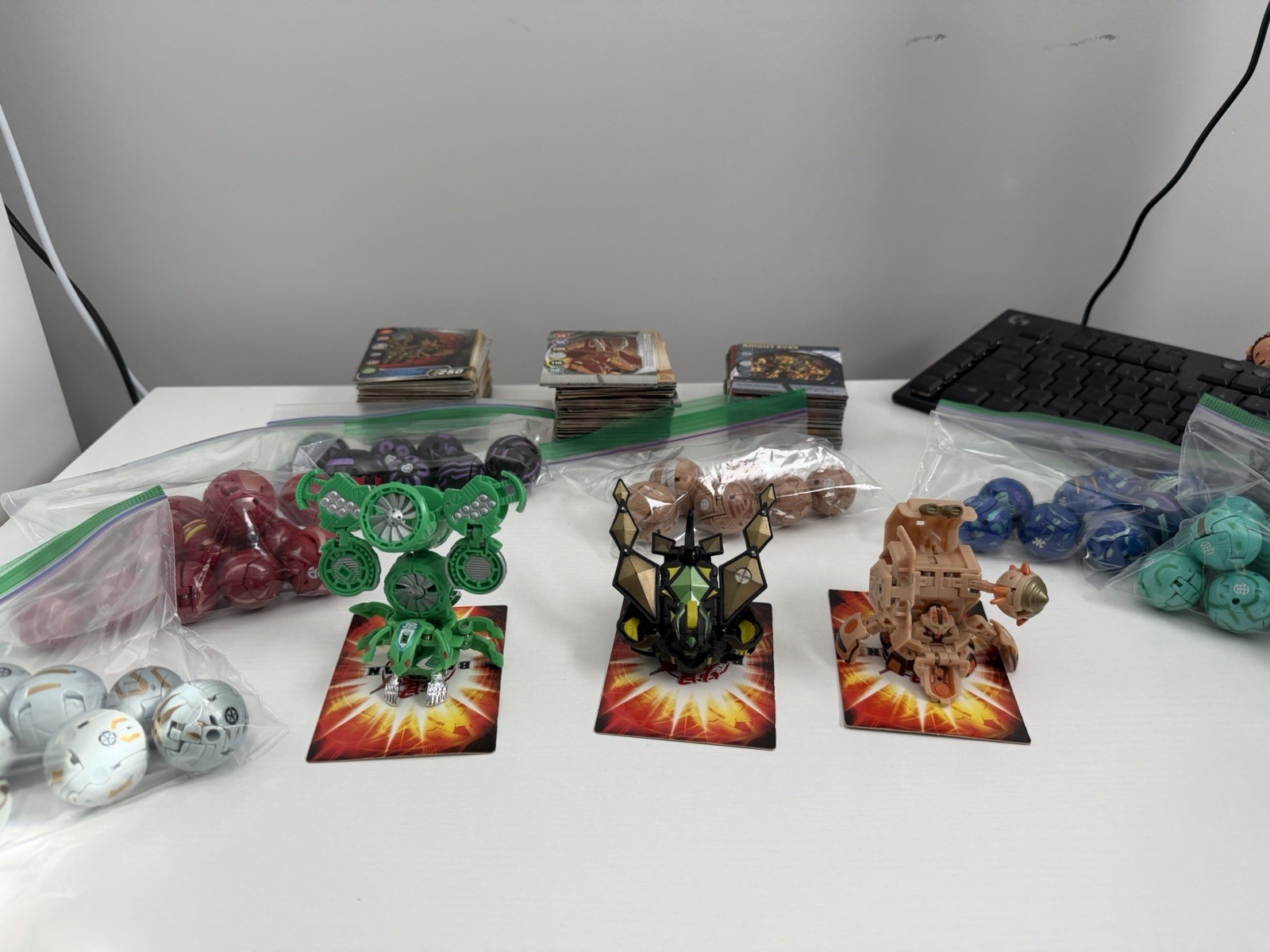 Bakugan Battle Brawlers Mixed Lot Figures & Balls w/ Trading Cards