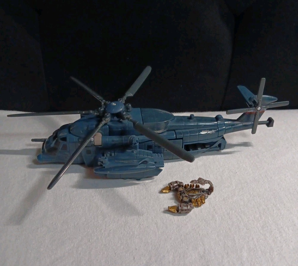 Hasbro Transformers Movie 2007 Voyager Class Blackout w/Scorponok Incomplete