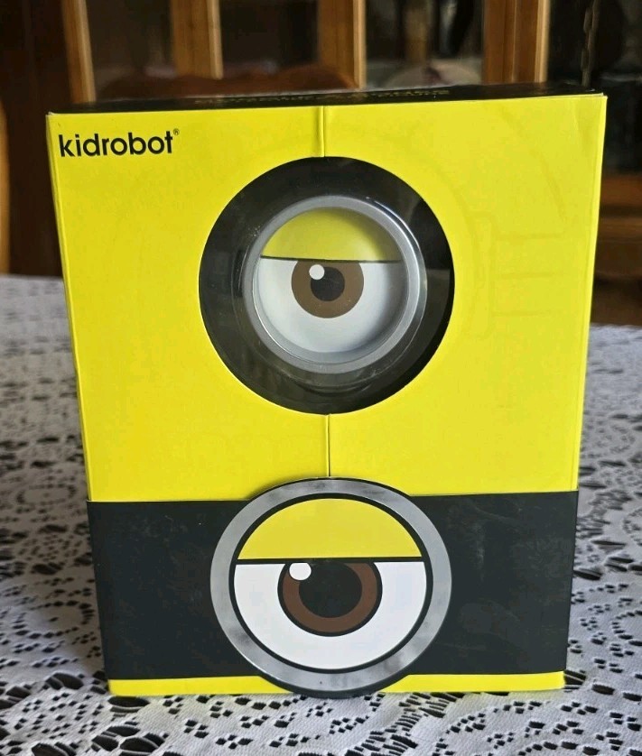 Kidrobot Minions Goggle & Bones Anatomy Sofubi Vinyl Figure Transparent MiB