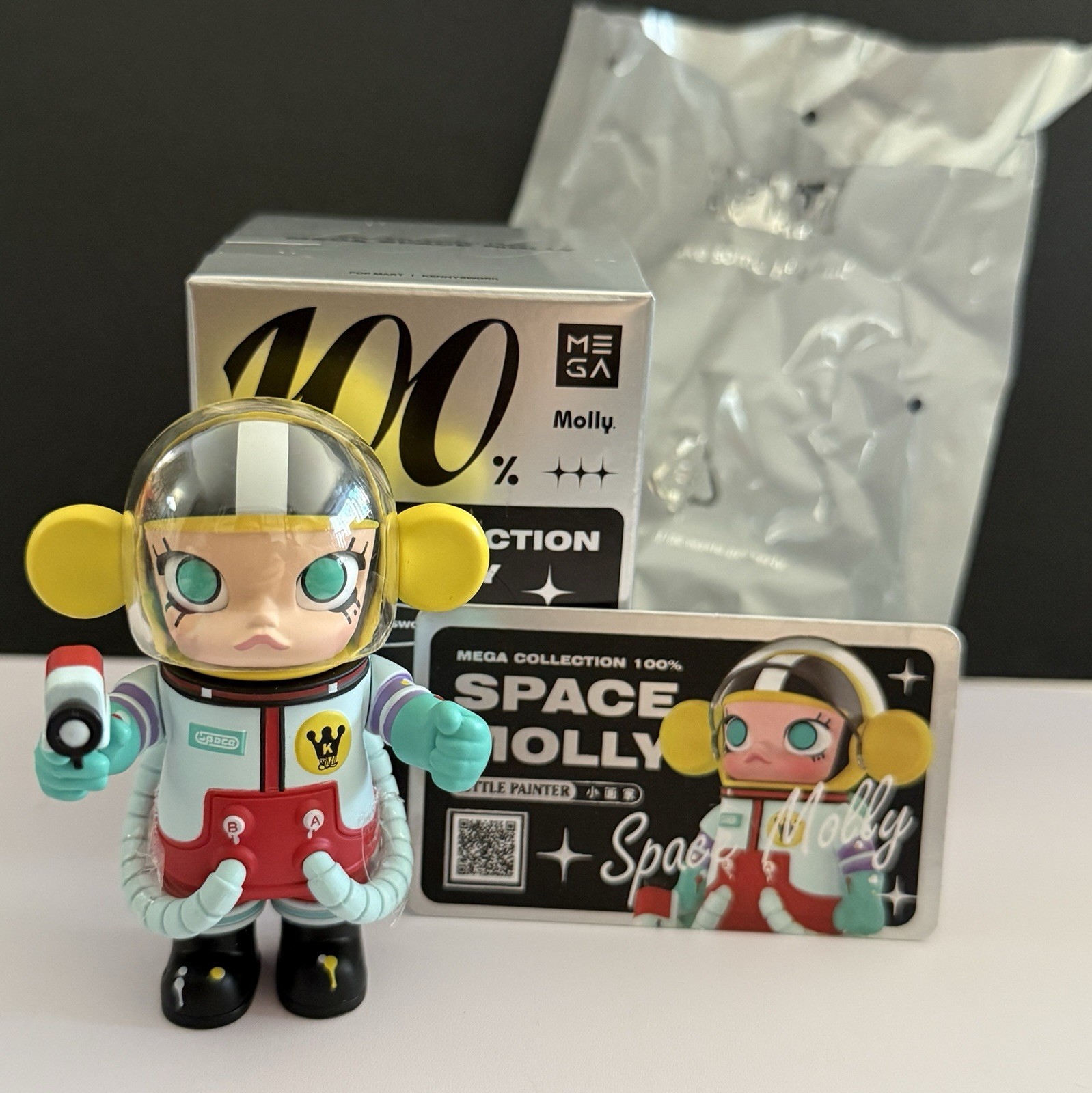 POP MART x KENNYSWORK Mega Collection 100% Space Molly 1 ~ Little Painter Figure