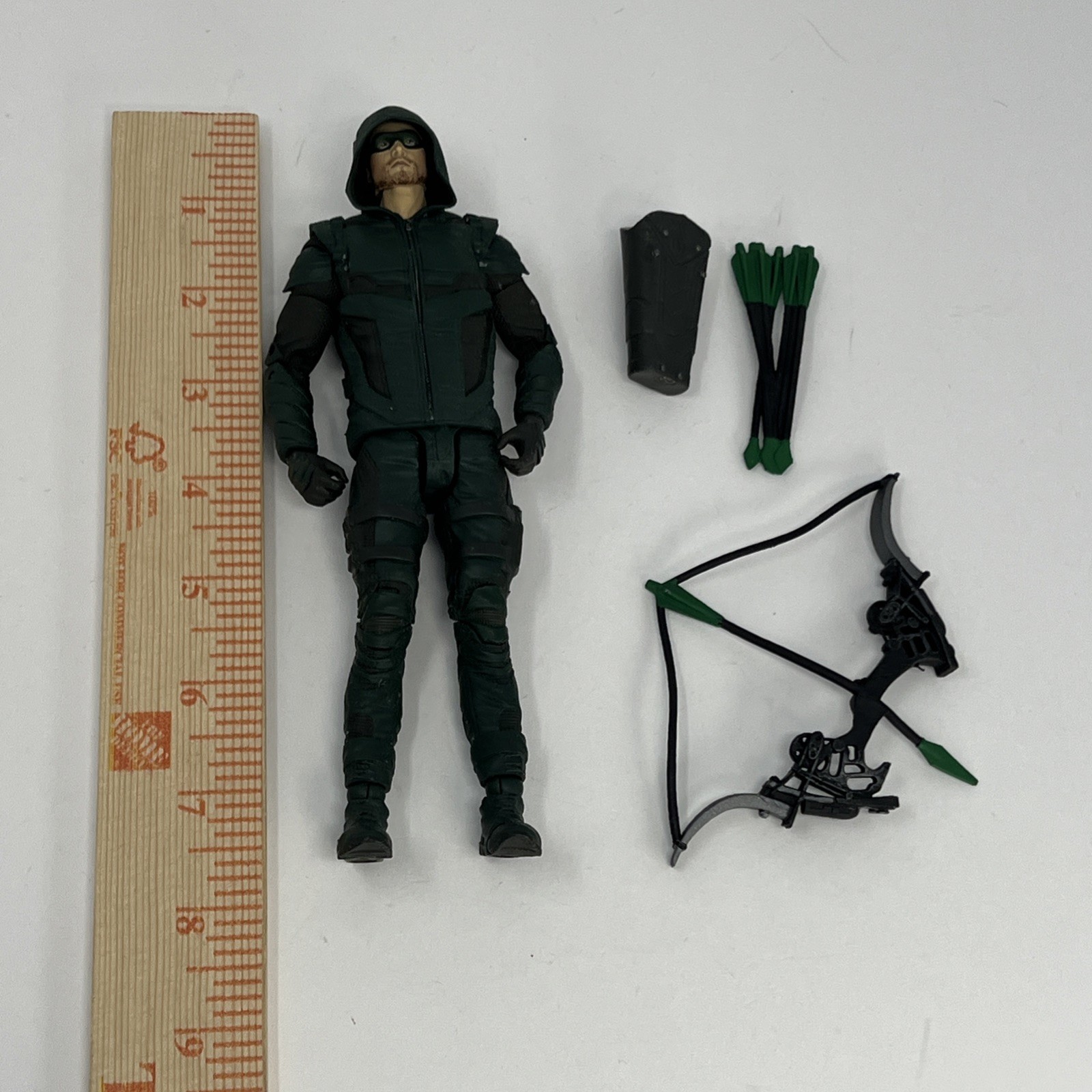 McFarlane DC Multiverse Green Arrow CW TV Series Action Figure w/ Accessories