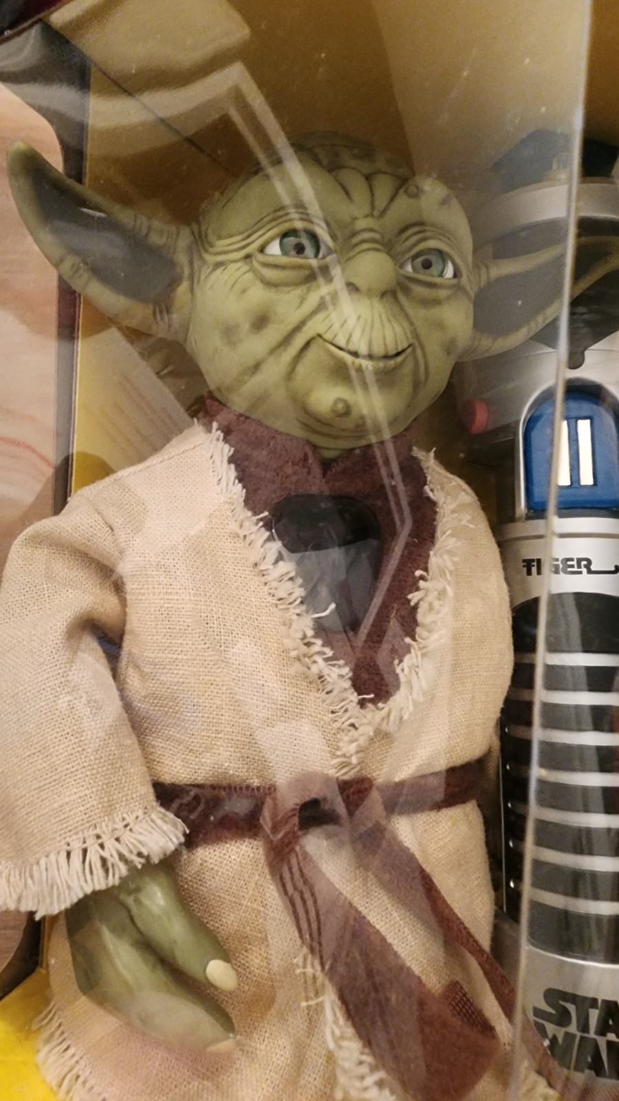 Tiger Electronics Hasbro Star Wars Interactive Yoda with Lightsaber – NEW IN BOX