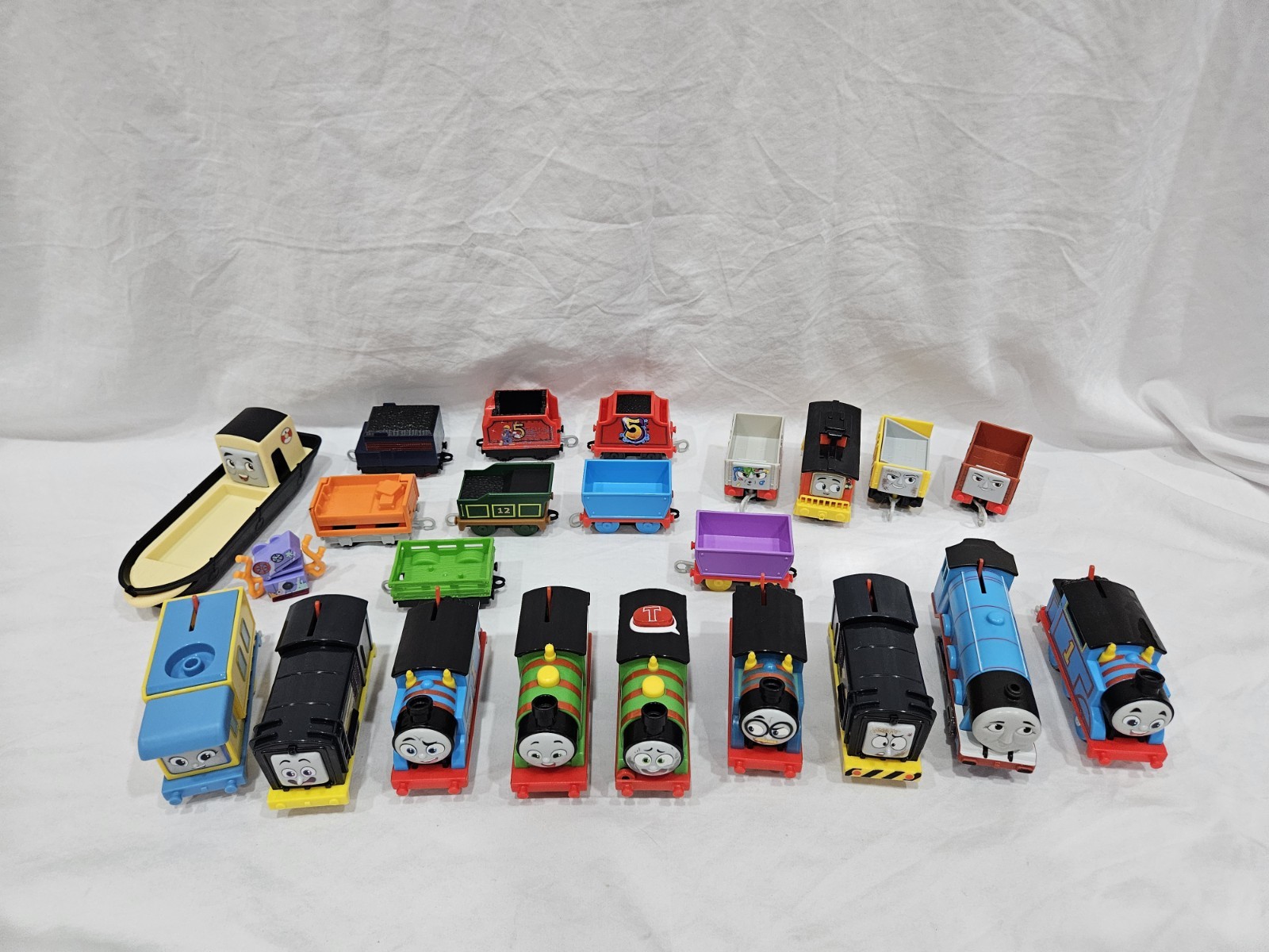 Thomas & Friends All Engines Go Motorized Train Engine Cargo Car Lot Trackmaster
