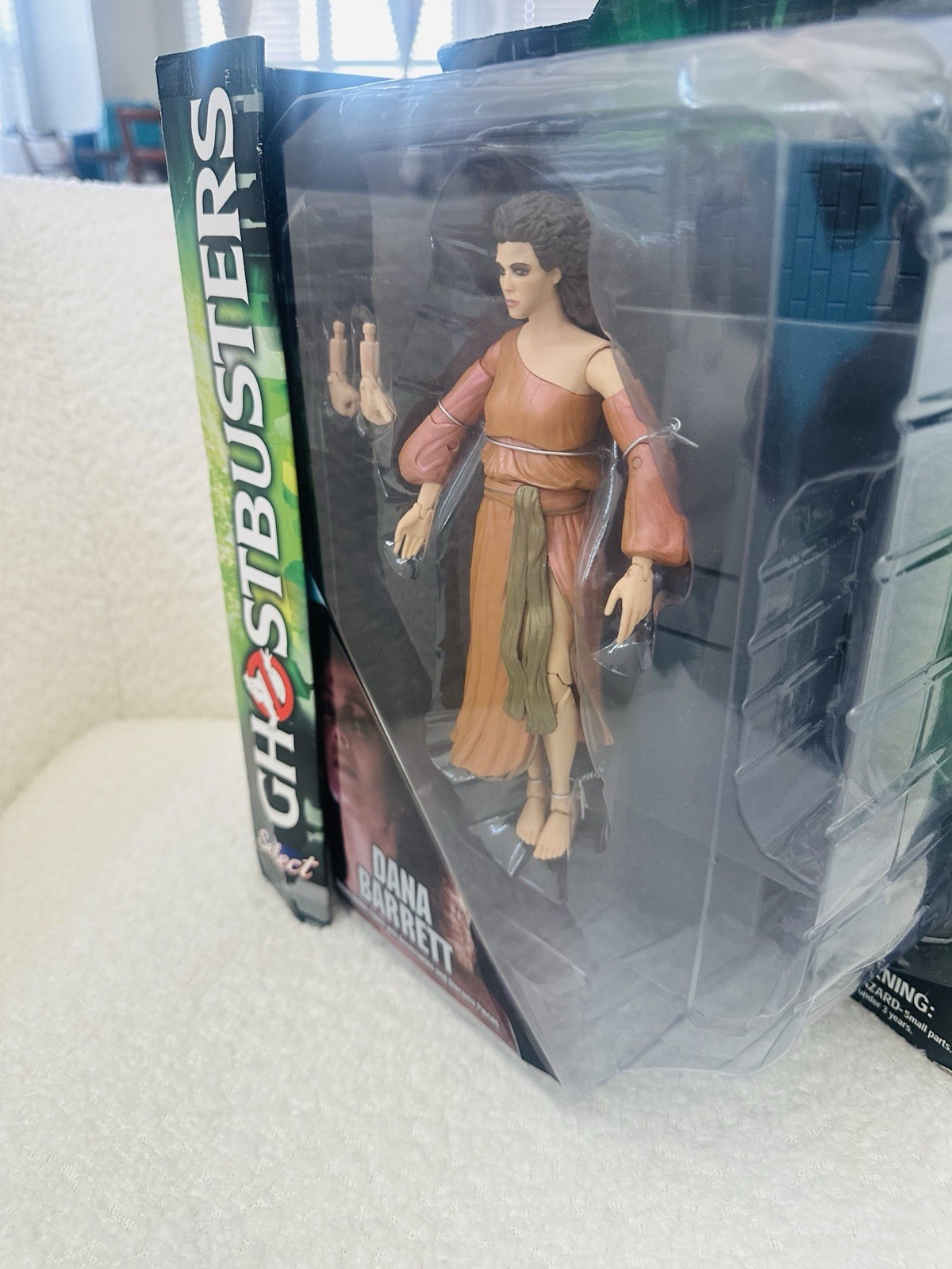 NEW GHOSTBUSTERS SELECT DANA BARRETT FIGURE SEALED CARDED