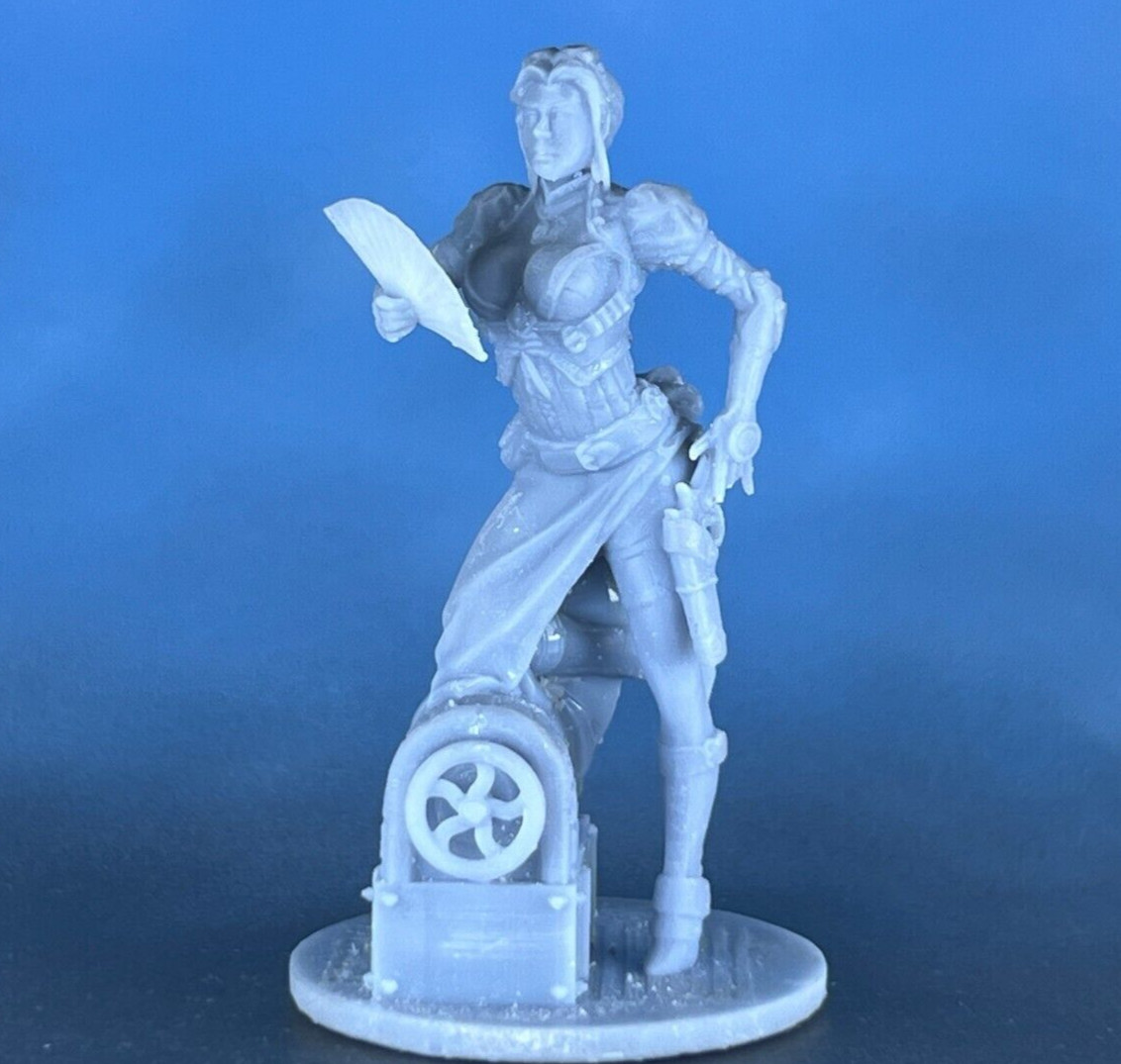 Action Figure Girl with a fan Collectible Miniature Unpainted 1/32 scale 60mm