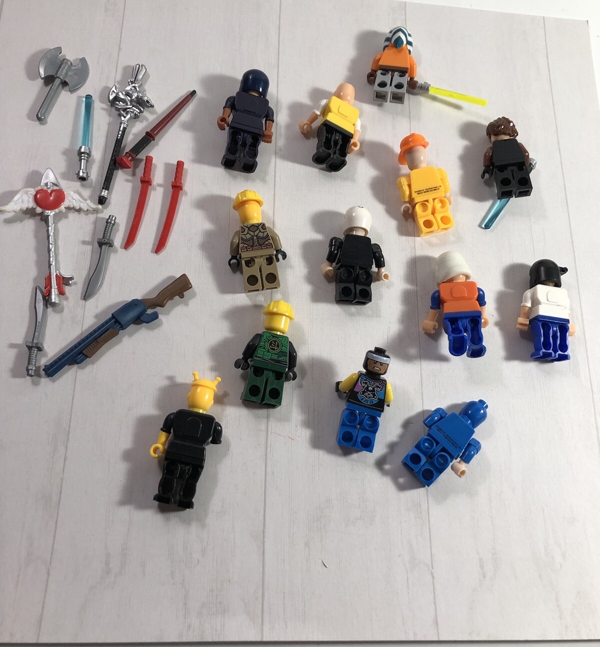 LEGO MINIFIG PEOPLE 13 From Galaxies Far Away Plus Assorted Weapons