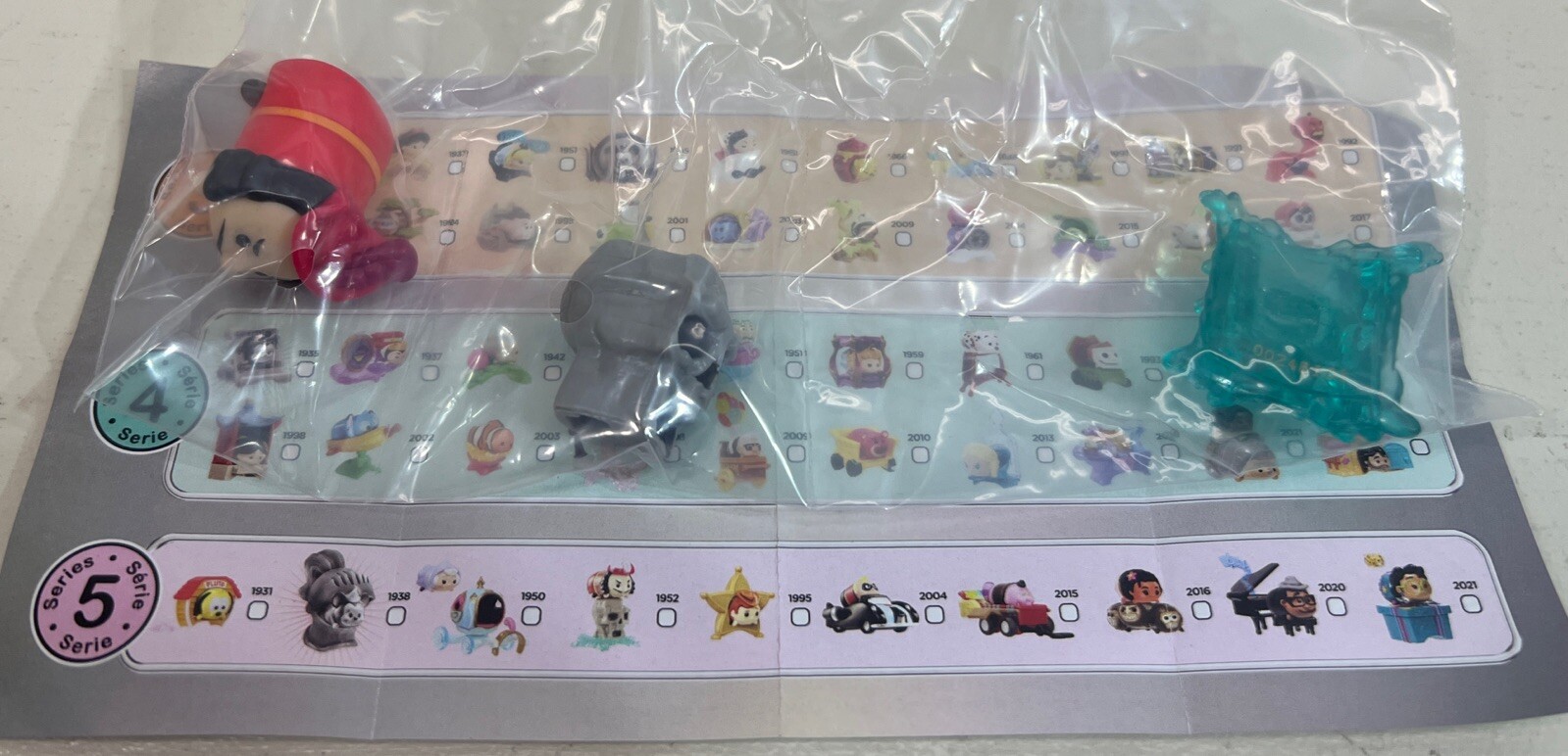 Disney Tsum Tsum 100 years Mystery Pack Series 5 – Captain Hook & Skull