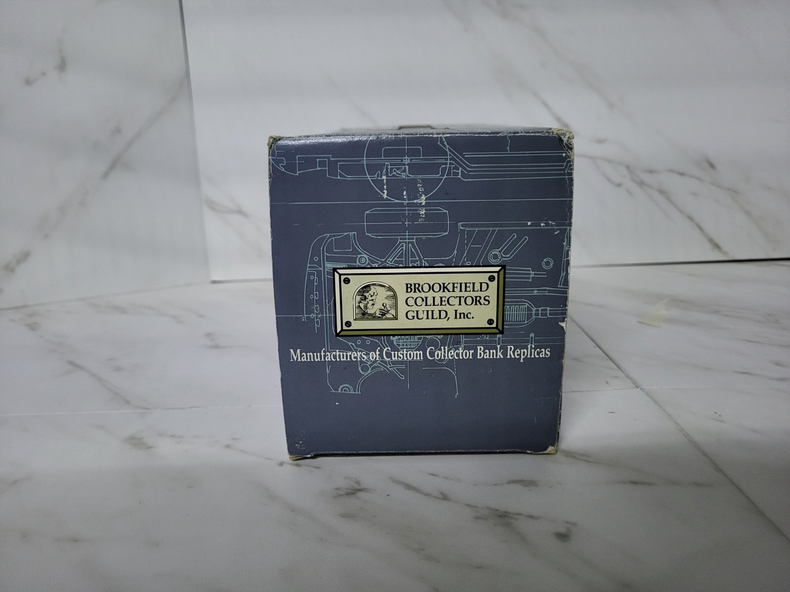 1994 GMC Suburban Bank 1:24 BROOKFIELD COLLECTORS GUILD Die Cast MIB Blue Silver