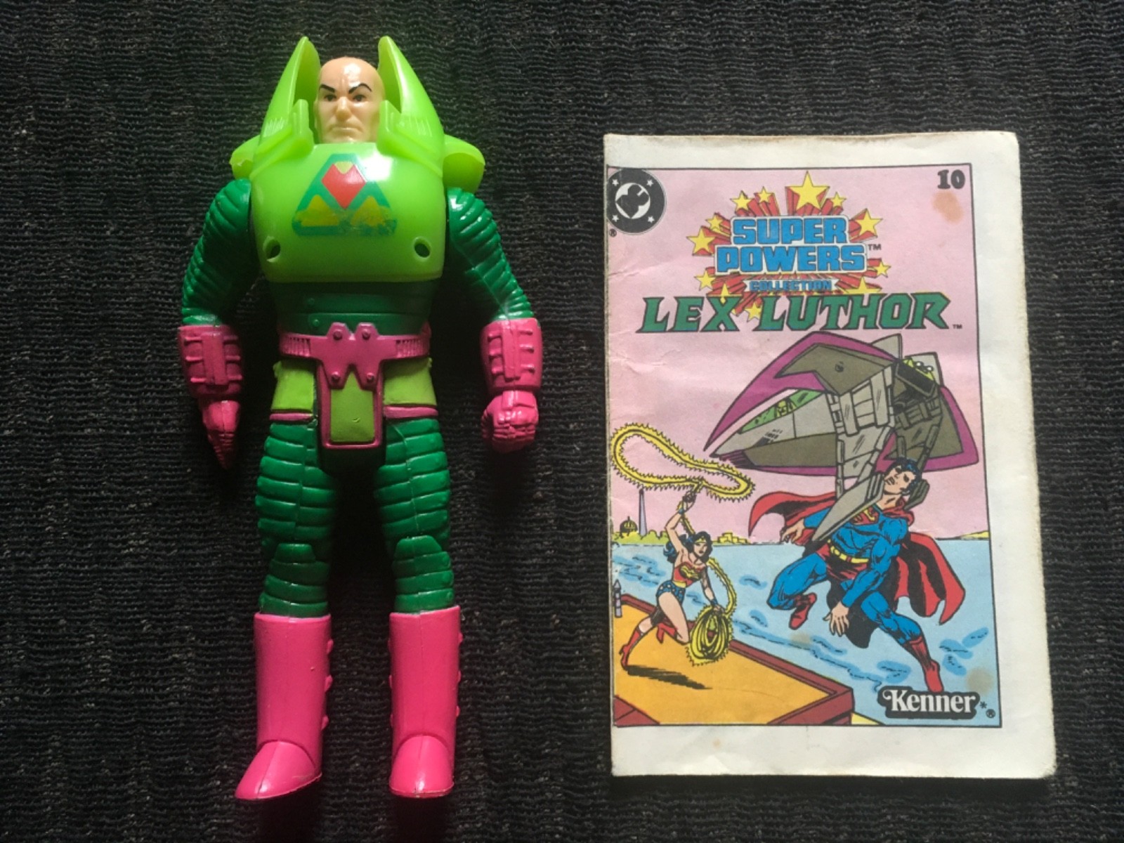 SUPER POWERS (Kenner) “LEX LUTHOR” Vintage 1984 Action Figure w/Armor/Comic Book