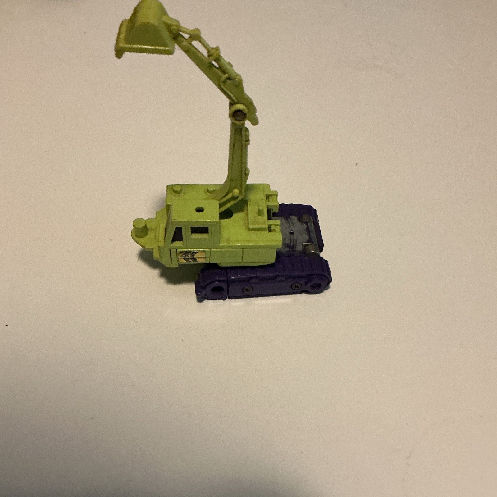 1985 Generation 1 (G1) Transformers Decepticon Construction — Scavenger
