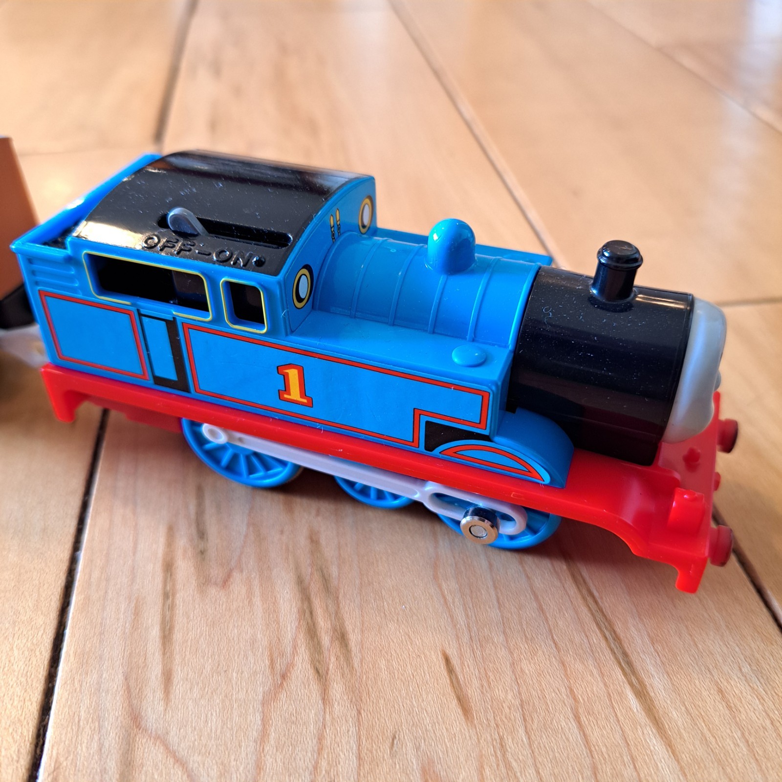 TOMY THOMAS W/ CLARABEL! Thomas Train Motorized Trackmaster