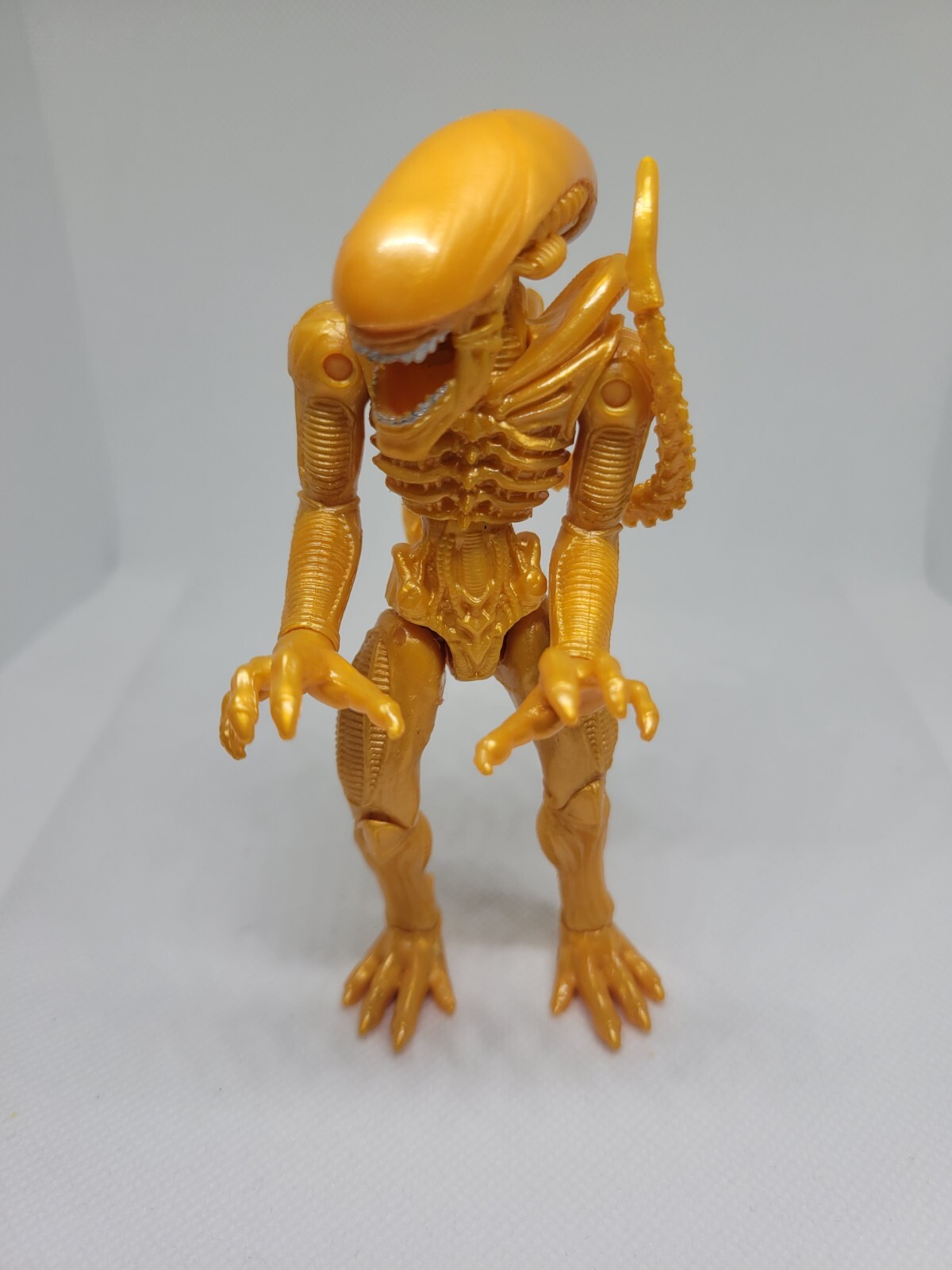 Alien Warrior &lsquo; Yellow &lsquo; Xenorph 2019 Century Fox Collection Action Figure