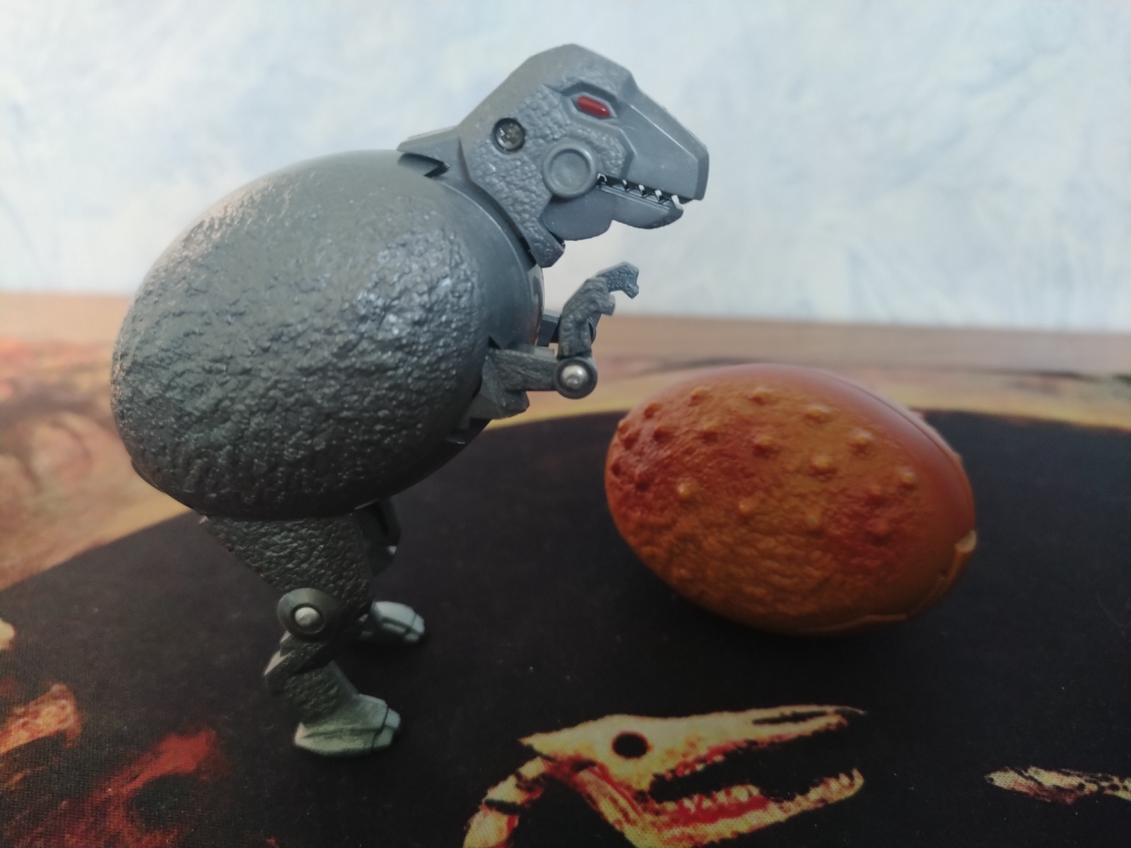 Bandai Tamagoras Meteorbs Tyranosaurus Rex Triceratops