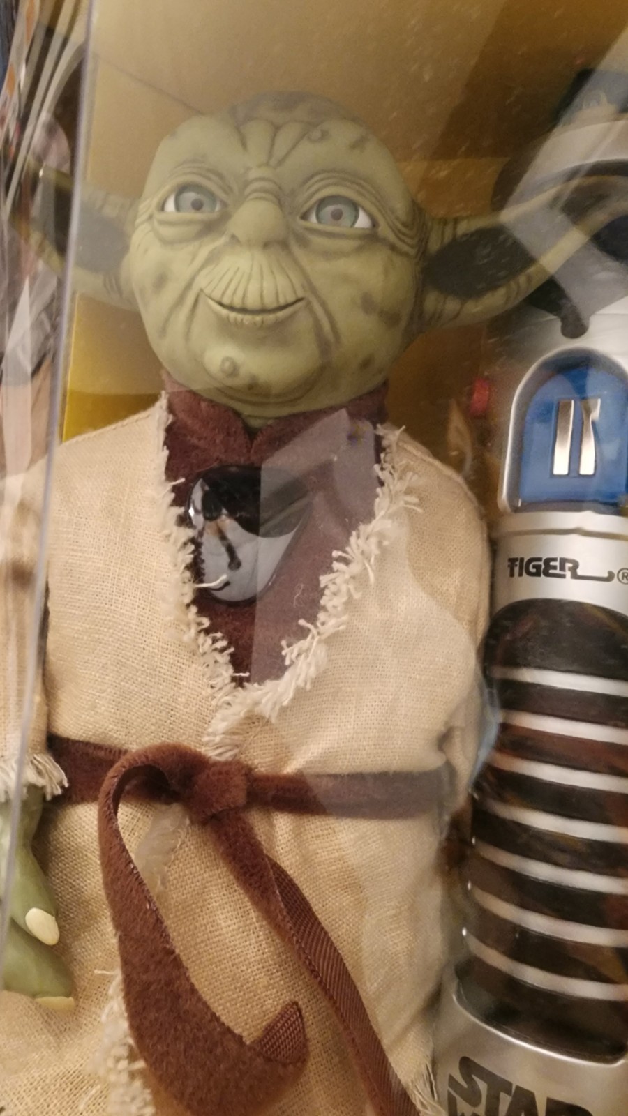 Tiger Electronics Hasbro Star Wars Interactive Yoda with Lightsaber – NEW IN BOX