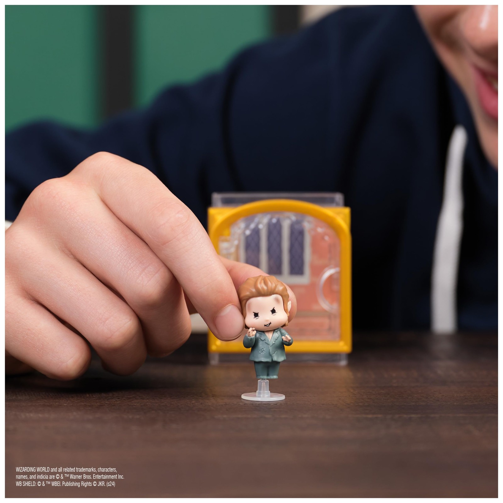 Figures Set 5-Pack Amazon Exclusive with Display Cases for Ages 6 and Up