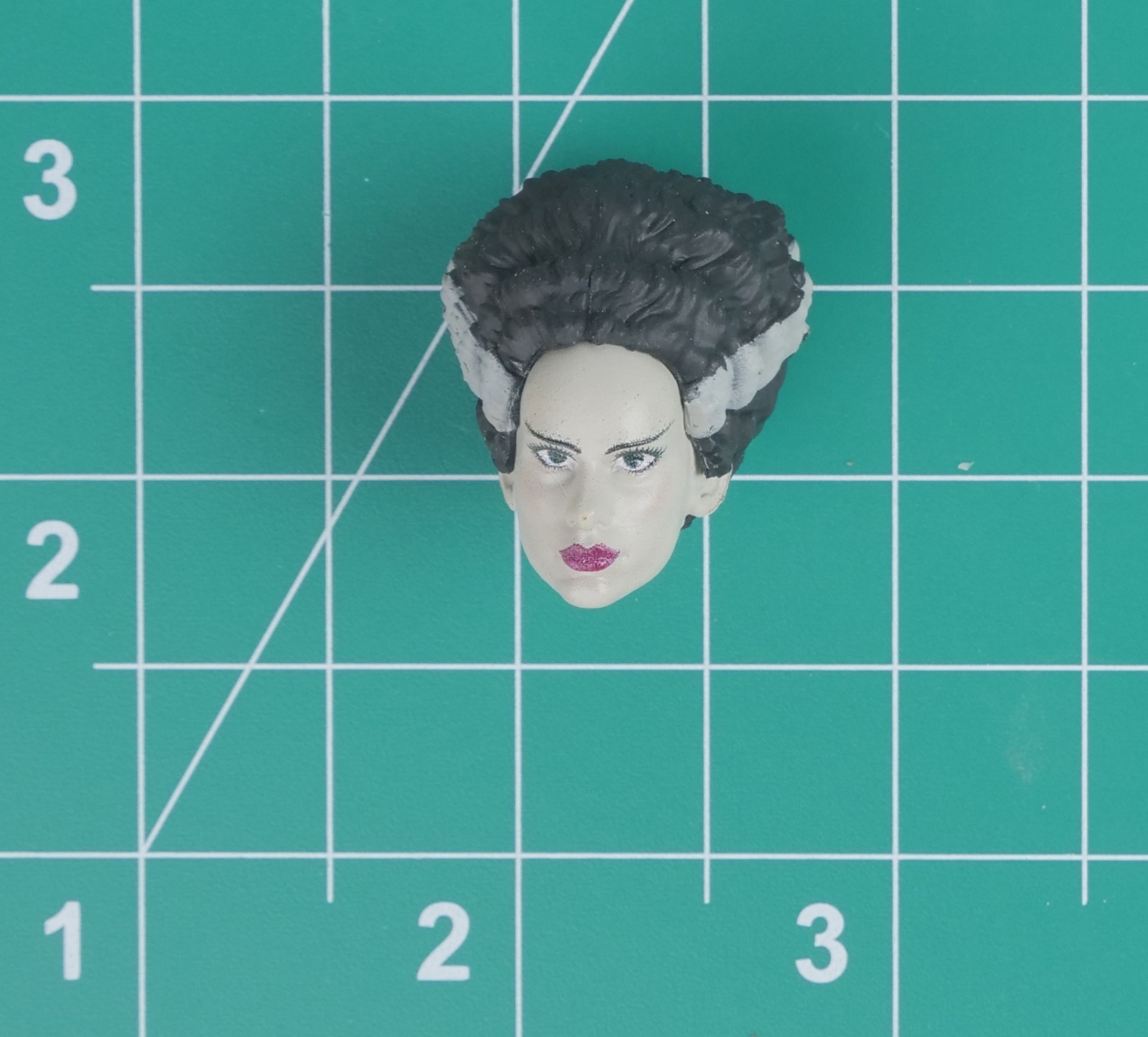 Jada Toys Universal Monsters Bride Of Frankenstein Head v1 6&Prime; 1/12 Scale Fodder