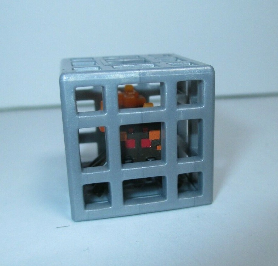 Minecraft Mini-Figures Obsidian Series 4 1&Prime; Spider in Spawner Figure Mojang