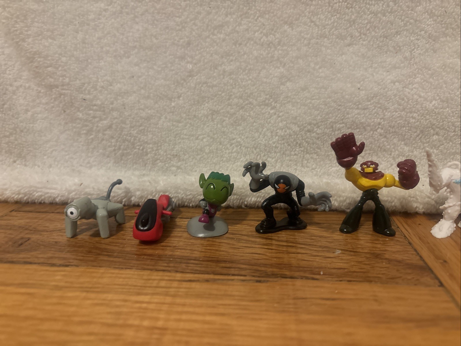 VTG Vinyl Go Mini Figures Teen Titans 1.5&Prime; Lot Of 22 Total Figures Y2K FREE SHIP