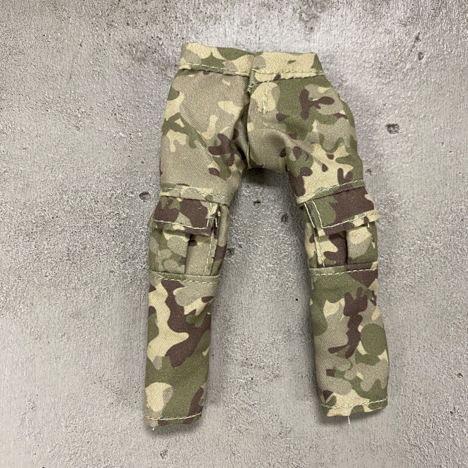 SU-CGSCAM-TAN: 1/12 Tan Camo Military Pants for 6&Prime; Nota Mezco slim body