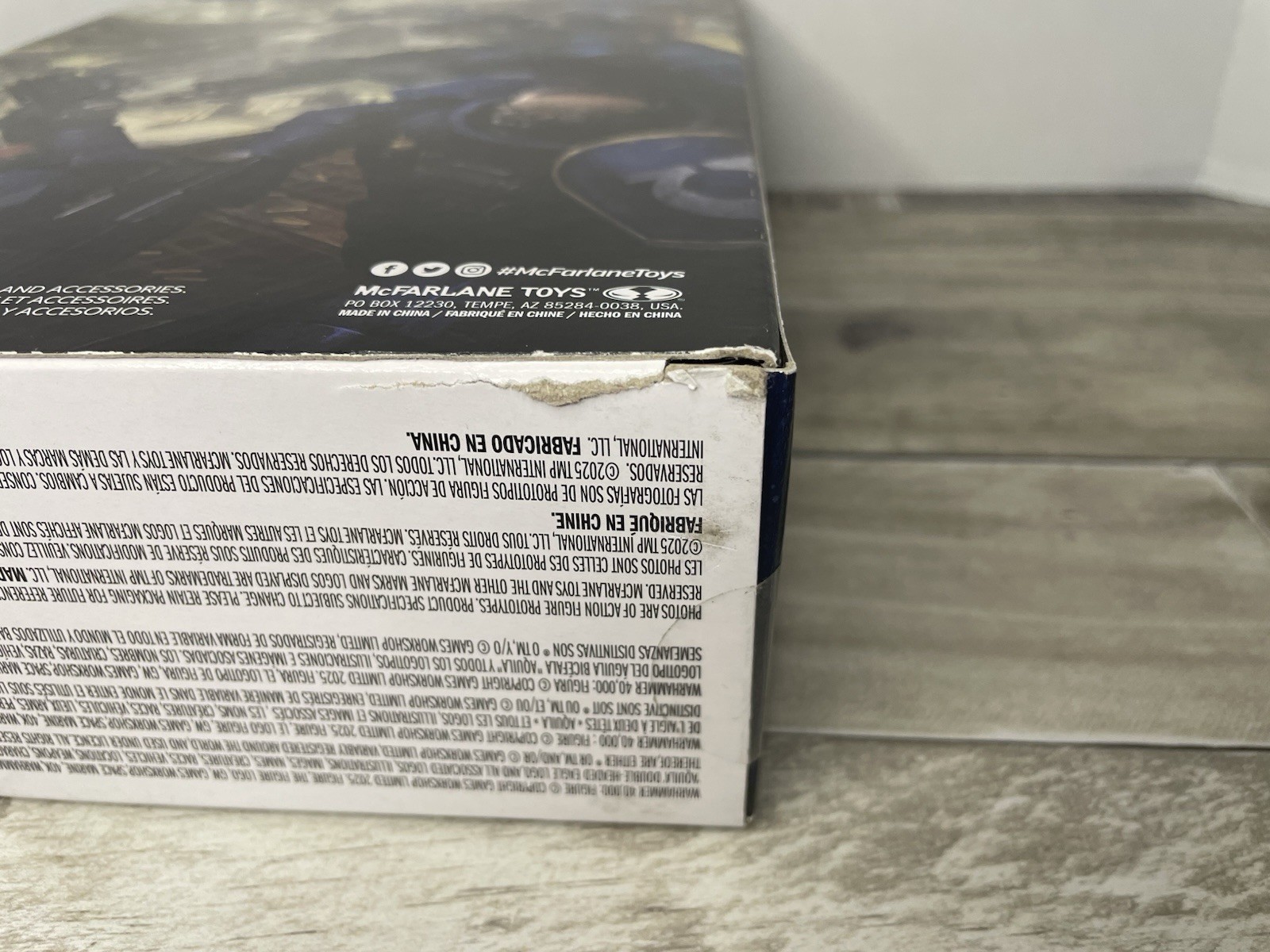 McFarlane Warhammer 40k Lieutenant in Phobos Armour Ultramarines 7in Figure NEW