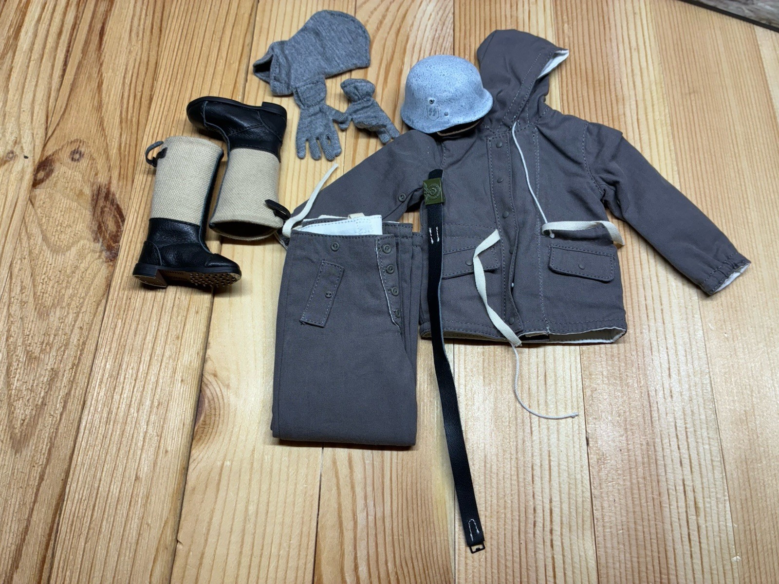 3R DID/AL/UJINDOU UD9041 GERMAN PANZERGRENADIER KHARKOV 1943 WINTER UNIFORM 2