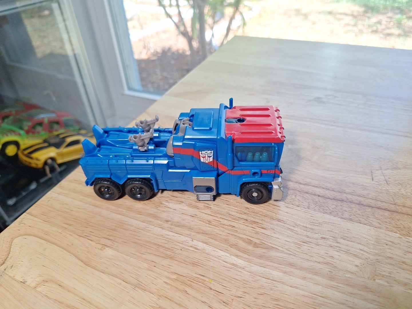 Hasbro Transformers Prime Robots in Disguise Rid Voyager Ultra Magnus
