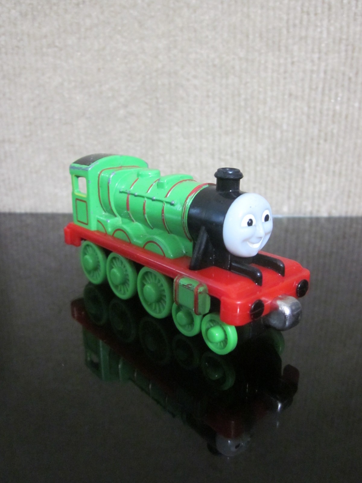 Thomas & Friends Take Along Magnetic Diecast Henry Train Engine 2002