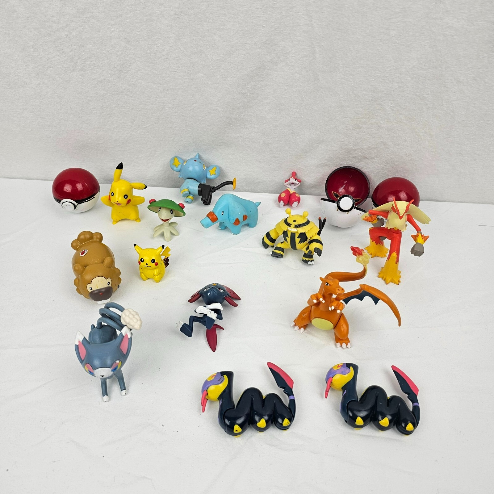 Lot 14 Jakks Pacific y2K Early 2000s PVC Plastic Pokemon Action Figures Pokeball