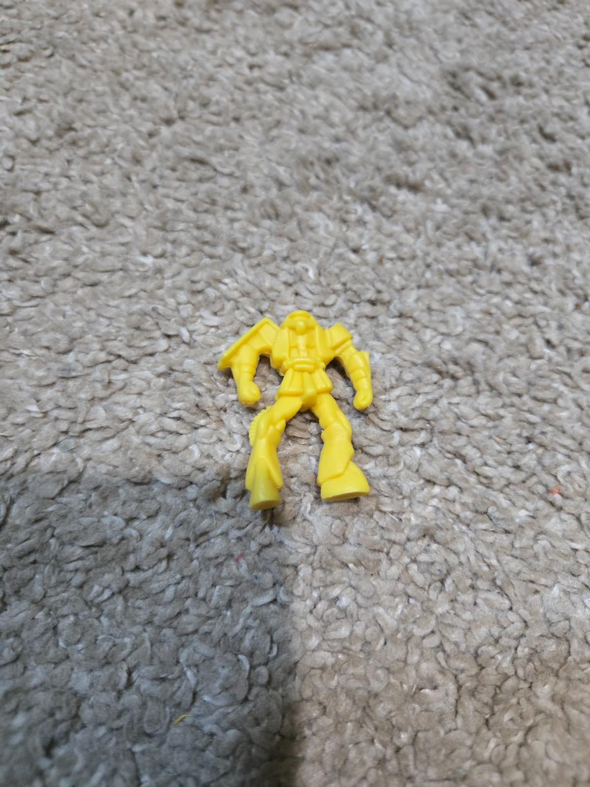 Vintage 1980-1990&rsquo;s Gundam Robot Figure – Small PVC Yellow 1.5 Inches