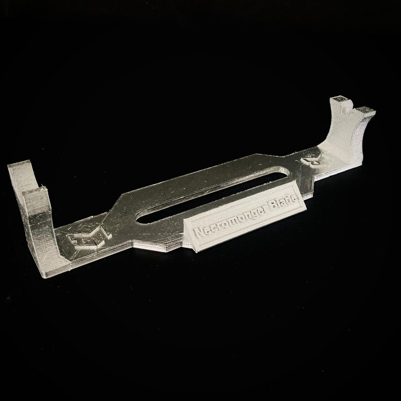 The Necromonger Irgun Knife Blade Stand Replica Prop 1:1 (Painted)