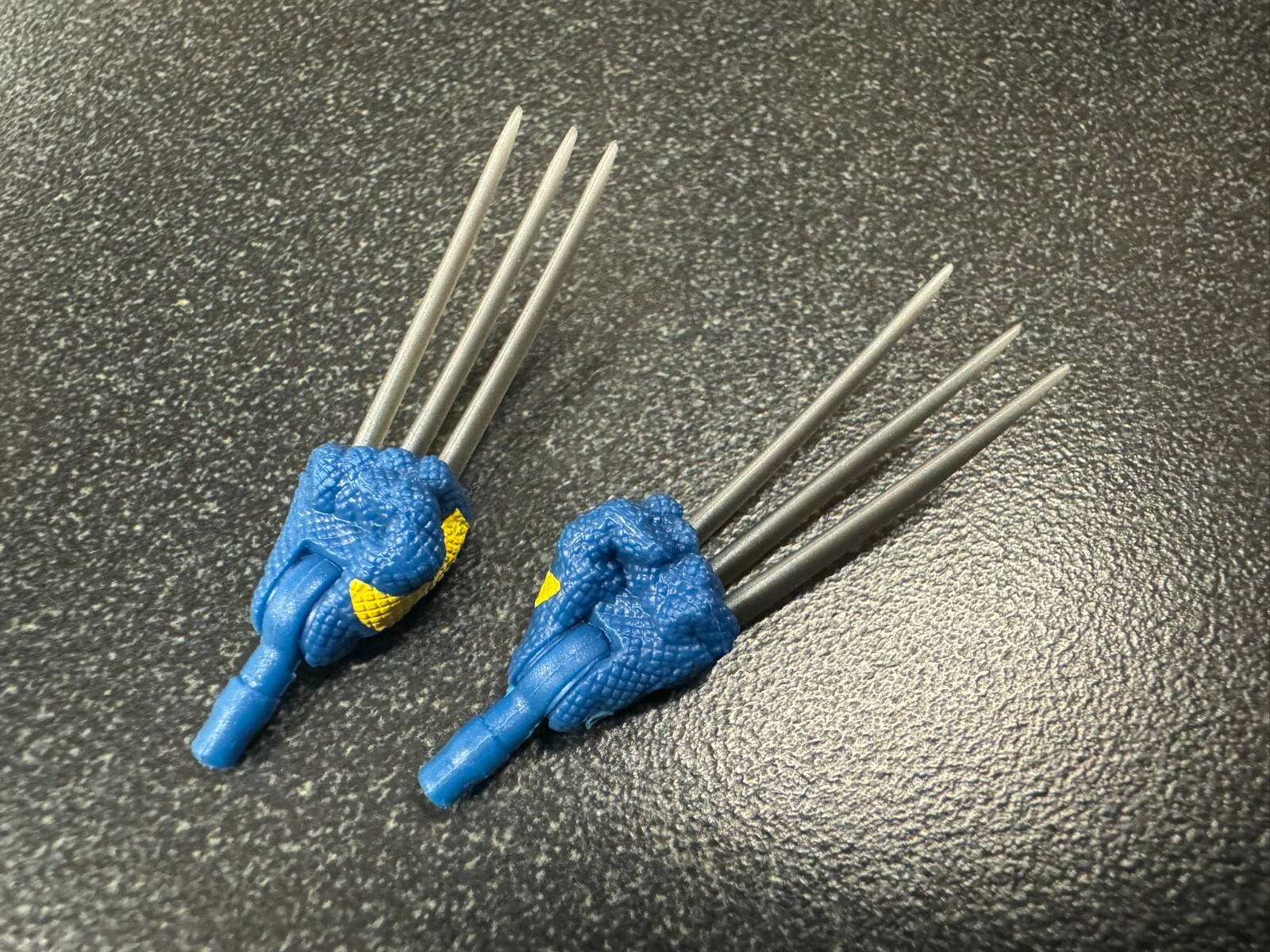 Hasbro Marvel Legends 6&Prime; Scale DEADPOOL 3 (WOLVERINE BLUE YELLOW CLAW HANDS)1/12