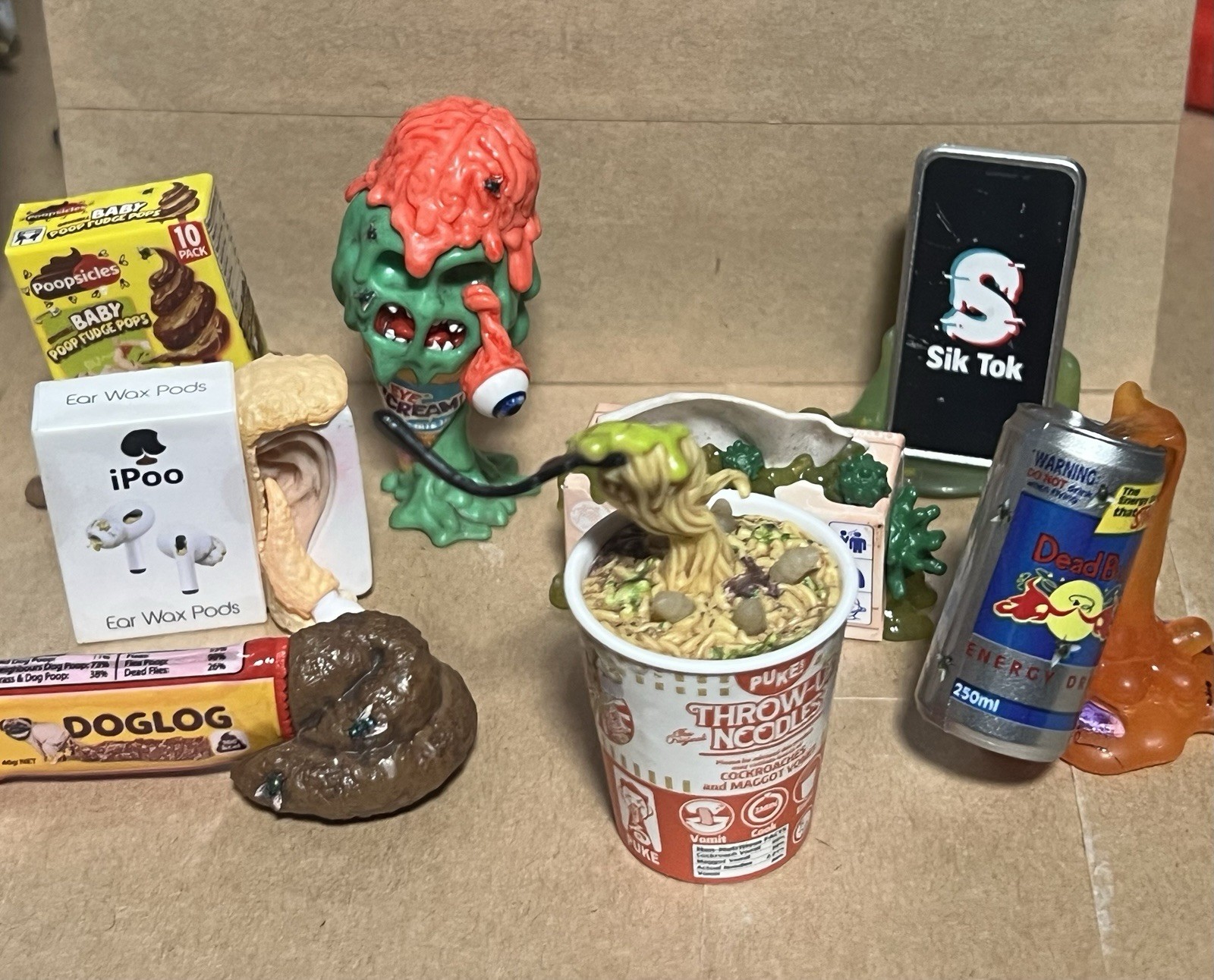Mega Gross Minus Zuru Lot Of 8 Pieces