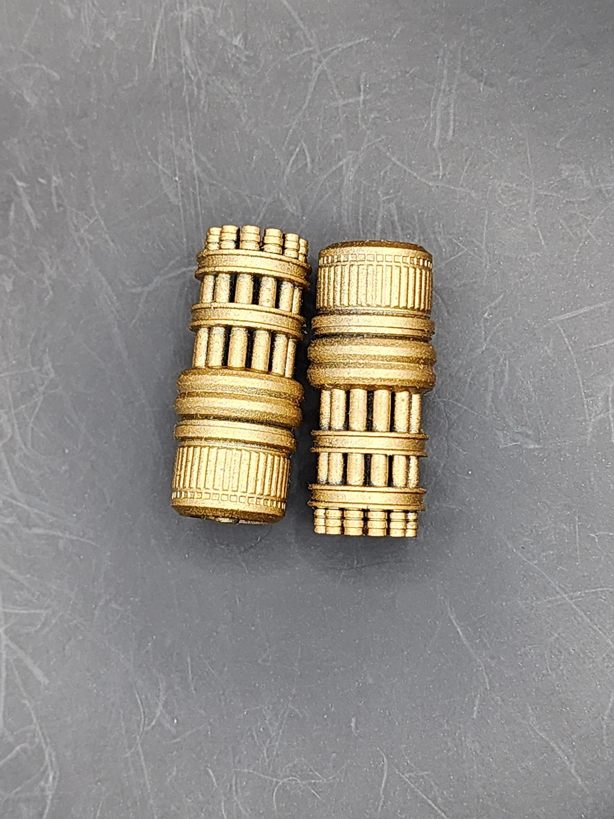 Iron Grenadier mini gatlings, swords, 2 handed gatling red/gold and gold – 1/12